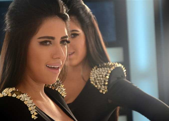 نورلين نور الدين .. صور و معلومات عن الفنانة الراحلة وتعليق نجلا شقيقتها التؤام على وفاتها