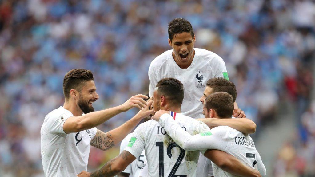 فرنسا تفوز 2-0 على أوروجواي